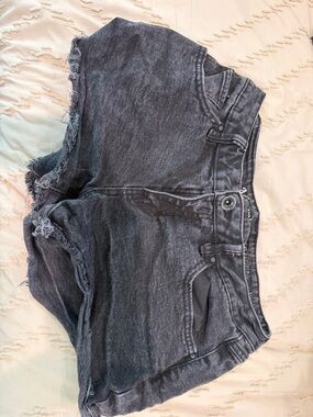 NATURAL REFLECTIONS Black Cutoff Shorts-Size 4